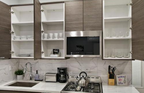 Lakewood-Balmoral Apartment | Comfortable & Furnished Studio Apt with Wi-Fi - Magnolia CH