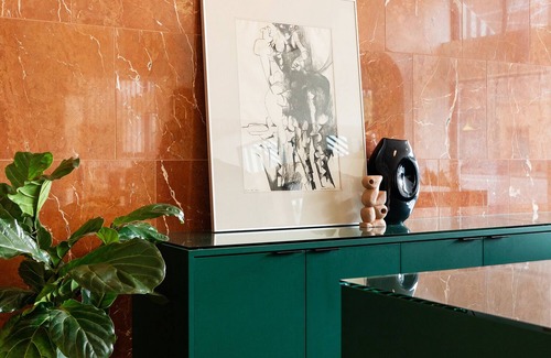 Buckman Neighborhood Apartment | Comfortable Grand King Room: Pet Friendly Stay, Walk to Grand Amari