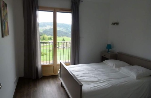 Le Lac-d'Issarles House | Comfortable house in the heart of the Ardèche mountain village, 50m from the beach at Lac d'Issarlès