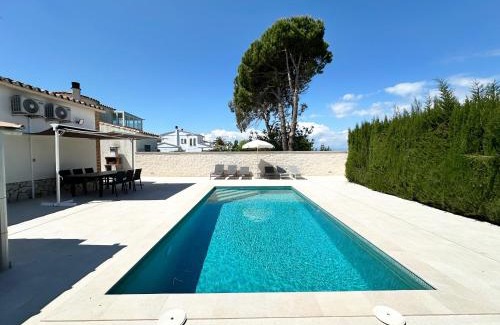 Sant Pere Pescador Villa | Comfortable house with a pool very close to the beach, Amfora Cugat Sant Pere Pescador