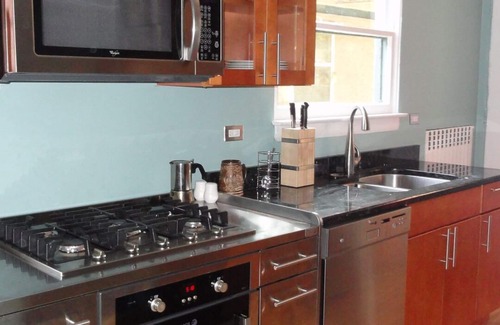 Oak Park Apartment | Comfortable home in historic Oak Park- open For Thanksgiving and Christmas!