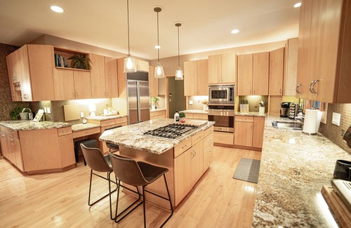 Eden Prairie House | Comfortable Home with Sauna, Hot Tub, Pool Table, Bar, Outdoor Fire Pit!