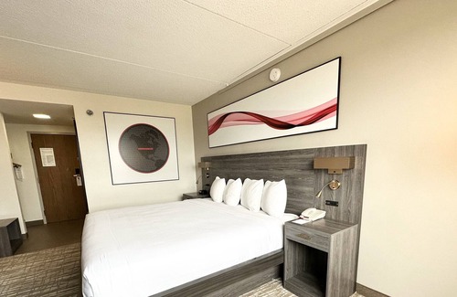 Cedar Rapids - Iowa City House | Comfortable hotel room ideal for extended stays
