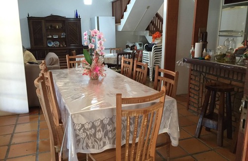 Cachoeira do Bom Jesus House | Comfortable house 80 meters from the beach, safe, easy access, and air conditioning!