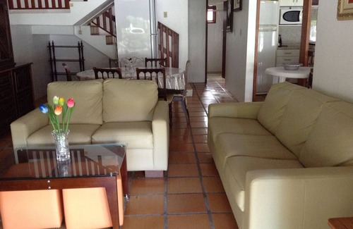 Cachoeira do Bom Jesus House | Comfortable house 80 meters from the beach, safe, easy access, and air conditioning!