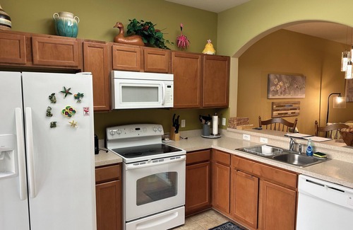 Lakeland House | Comfortable house with w/d, Pool, Internet and utilities included