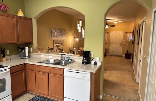 Lakeland House | Comfortable house with w/d, Pool, Internet and utilities included