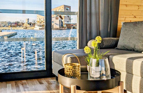 Vastervik Boat Rental | Comfortable houseboat with great view over the water to Västervik.