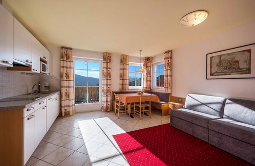 Terento Apartment | Comfortable Apartment “Treyer 3 Typ B” with Mountain View, Balcony & Garden