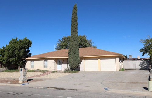 Biggs Field House | COMFORTABLE LIVING - CONVENIENT LOCATION - SPACE, SPACE, SPACE AND MORE SPACE.