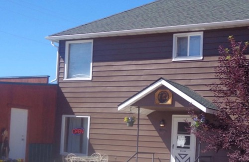 Wisdom Cabin | Comfortable lodging in the heart of the Big Hole Valley.n