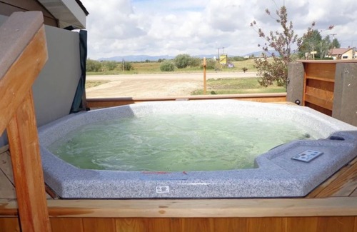 Wisdom Cabin | Comfortable lodging in the heart of the Big Hole Valley.n