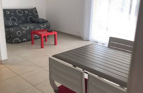Le Pouliguen Apartment | Comfortable nest just a stone's throw from the sea