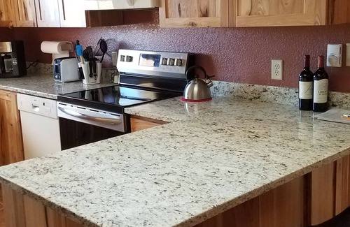 Laramie House | Comfortable Passive-Solar 3-Bedroom Earth-Bearmed House In Quiet Area Near U.W.