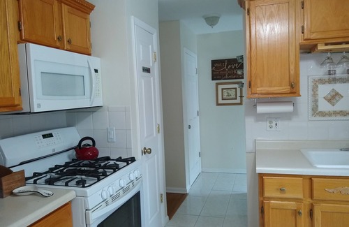 Evanston House | Comfortable place in Evanston! Close to Northwestern and Loyola University.