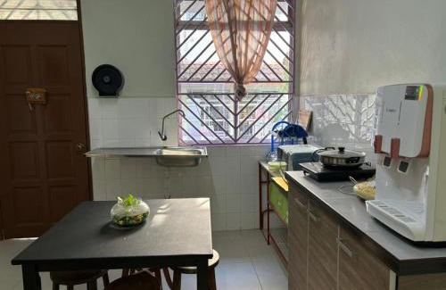 Taman Megah Ria House | Comfortable Retreat in Megah Ria