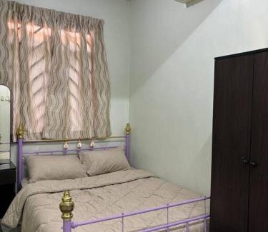 Taman Megah Ria House | Comfortable Retreat in Megah Ria