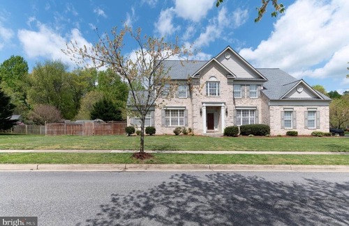 Bowie House | Comfortable Room in a basement in Bowie near Toyota, Baysox Stadium & More.