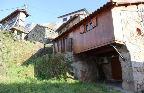Lazarim House | Comfortable rural cottage in ancient village in the Douro region