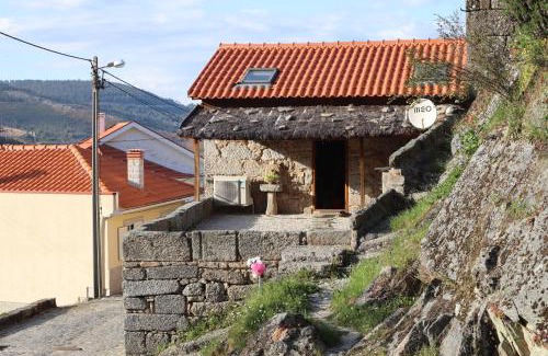 Lazarim House | Comfortable rural cottage in ancient village in the Douro region