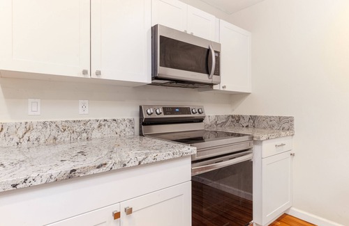 Kapoho House | Comfortable, single-level retreat with fast WiFi & washer/dryer - dog-friendly