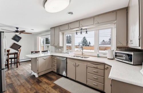 Cheyenne House | Comfortable & Spacious 3br Home In Cheyenne 3 Bedroom Home