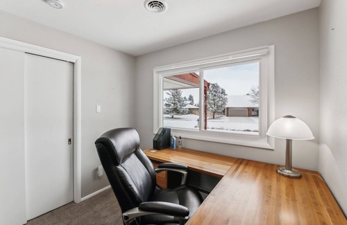 Cheyenne House | Comfortable & Spacious 3br Home In Cheyenne 3 Bedroom Home