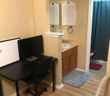 Round Rock House | Comfortable + Spacious Family Home (WFH Friendly)