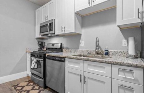 Sherman Hill Apartment | Comfortable stay downtown near sculpture park-7