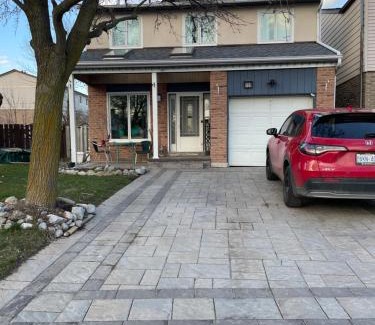 Halton Regional Municipality House | Comfortable Stay In Beautiful Home