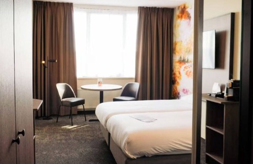 Zevenbergen Hotel | Comfortable Stay Near Zevenbergen's City Center & Parks - 3 Units