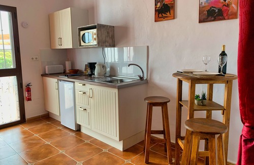 Benamocarra Apartment | Comfortable studio in a country house with pool close to the sea