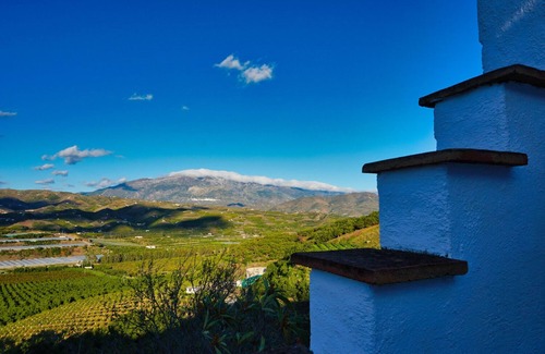 Benamocarra Apartment | Comfortable studio in a country house with pool close to the sea