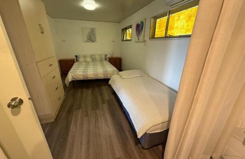 Bowen Apartment | Comfortable studio in Bowen 4805
