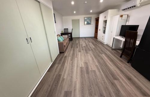 Bowen Apartment | Comfortable studio in Bowen 4805