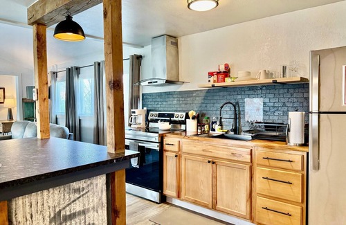 Central Oklahoma City Apartment | Comfortable Studio With Modern Touches 9A