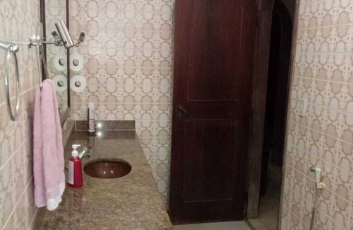Cambui House | Comfortable suite, private bathroom, Wi-Fi, in Nova Campinas