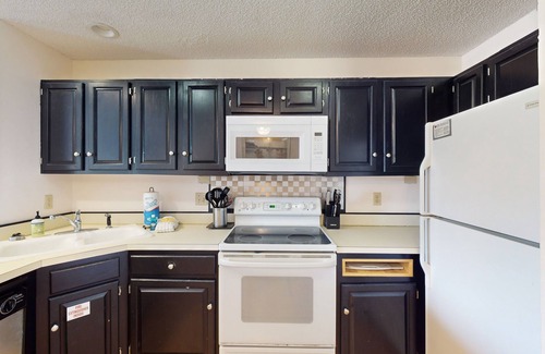 East End House | Comfortable townhome steps from beach with pool access, balcony, & W/D