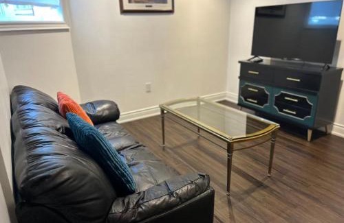 Richmond Hill House | Comfortable Two Bedroom Basement Suite with Full Kitchen Bathroom and Queen Beds