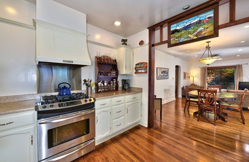 Freestone House | Comfortable Two Bedroom Two Bath shingled cottage in the West Sonoma wine region