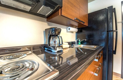 Fargo Hotel | Comfortable Unit w/In-Room Kitchen Near Scheels Arena
