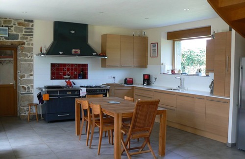 Plomodiern House | Comfortable vacation home in the country of myths and legends