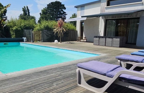 Locquirec House | Comfortable villa with heated pool