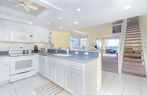 Palm Island Villa | Comfortable villa with unobstructed view of the Gulf on Resort, C2424B