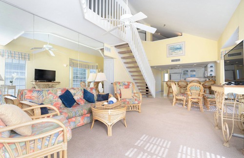 Palm Island Villa | Comfortable villa with unobstructed view of the Gulf on Resort, C2424B