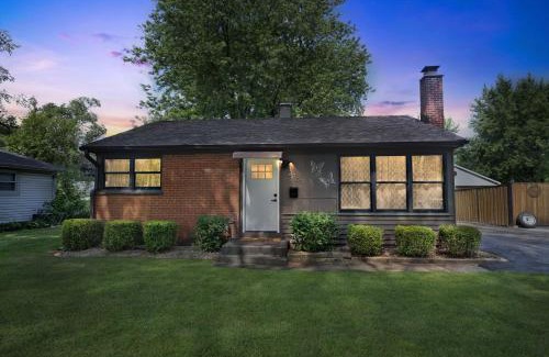 Rolling Meadows House | Comforting Retreat Near Woodfield Mall home