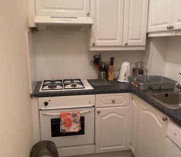 Aberdeen West End Apartment | Comfy 1 bed Workers Apartment