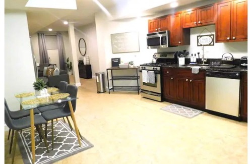 Downtown Baltimore Condo | Comfy 1 Bedroom Condo- Peaceful area w/Parking Pad