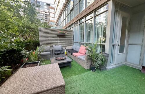 CityPlace Apartment | Comfy 1Bdrm & Bunk bed plus sofabed plus terrace & Parking