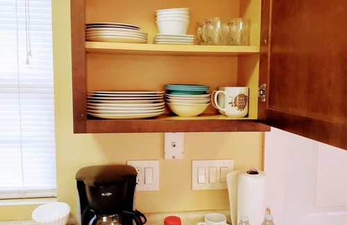 Pine Castle House | Comfy 1Bed/1Bath/Full Kitchen & Yard, Minutes from Airport & Near Everything